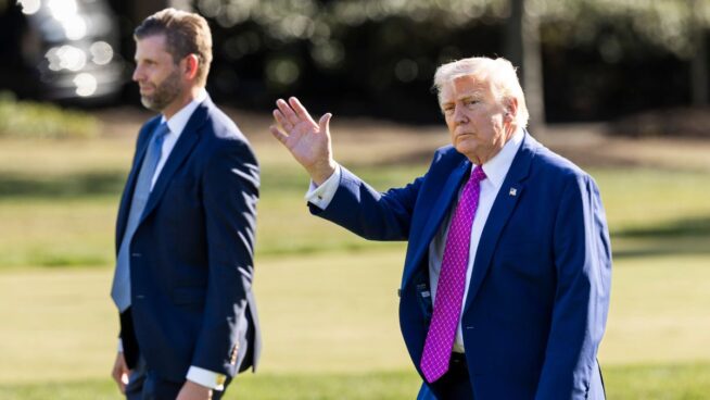 Trump anuncia que la Armada de EEUU ha iniciado el desbloqueo del estrecho de Ormuz