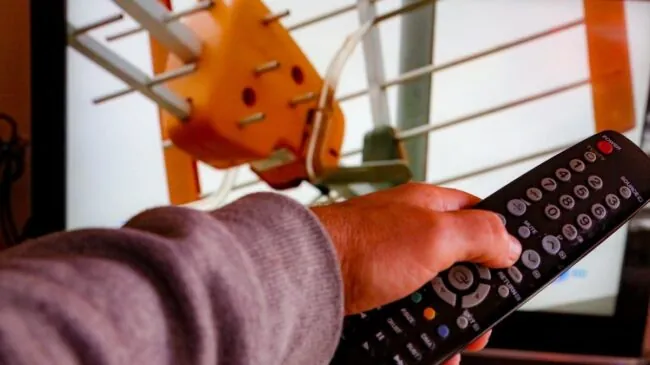 El consumo de televisión en marzo fue de 4 horas y 44 minutos, once menos que en 2025