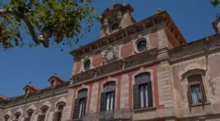 El Parlament de Cataluña recurre el fallo que le obliga a izar la bandera de España siempre