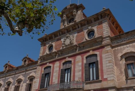El Parlament de Cataluña recurre el fallo que le obliga a izar la bandera de España siempre
