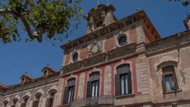 El Parlament de Cataluña recurre el fallo que le obliga a izar la bandera de España siempre