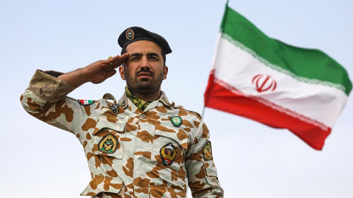 El plan de Irán para defenderse de un posible ataque de Trump: tanques, obuses y misiles