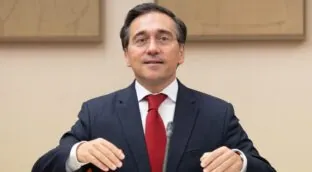 Albares revela que España controlará «todo lo que sale y entra» de la base inglesa de Gibraltar