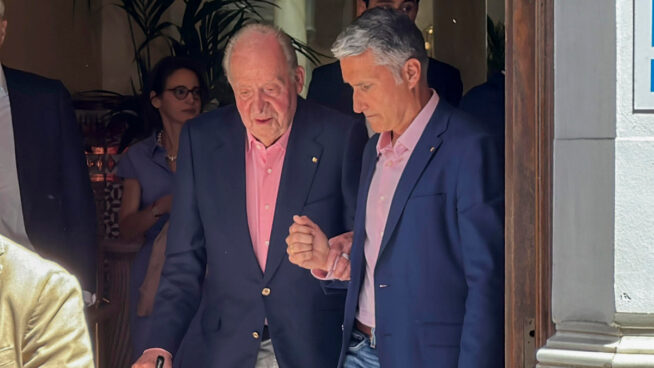 Juan Carlos I asiste en la Maestranza de Sevilla a la reaparición de Morante de la Puebla