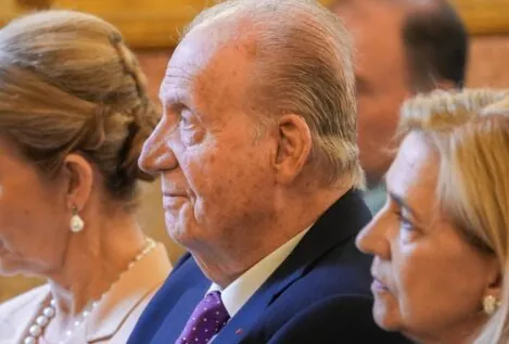 Una Francia sin complejos se rinde (de nuevo) a Juan Carlos I
