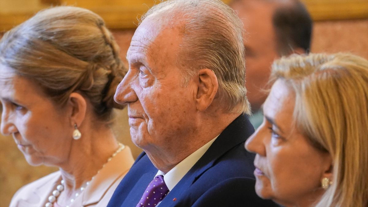 Una Francia sin complejos se rinde (de nuevo) a Juan Carlos I