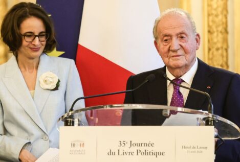 El rey Juan Carlos, tras ser premiado por su libro en Francia: «Nadie es profeta en su tierra»