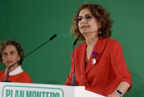 Montero anuncia una inyección millonaria para el «rescate público» sanitario andaluz