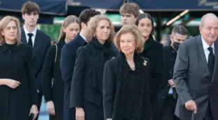 La conexión de la reina Sofía con sus nietas y su esfuerzo por unirlas: de 'pijamadas' en Zarzuela a vacaciones en Palma