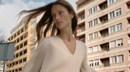Nuevo en Zara: las cinco blusas de invitada de boda con y sin estampado para acertar esta primavera 2026
