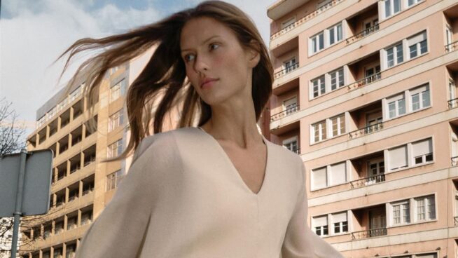 Nuevo en Zara: las cinco blusas de invitada de boda con y sin estampado para acertar esta primavera 2026