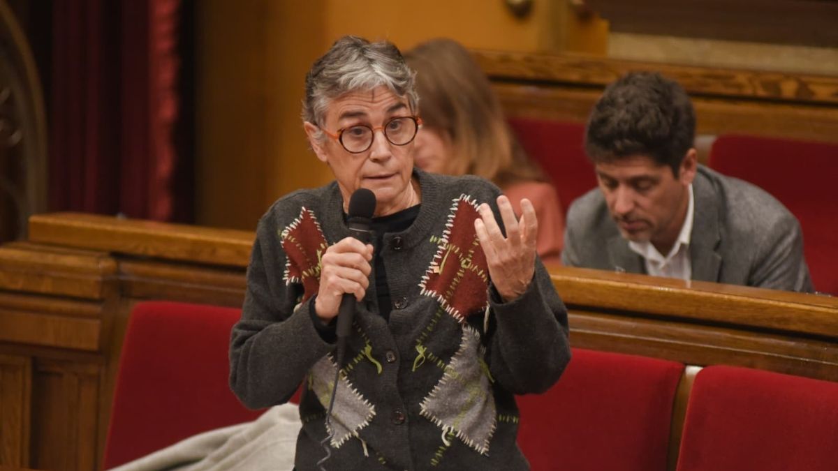 Tercera baja médica en el Govern de Illa: la consellera de Salud se rompe el peroné en casa