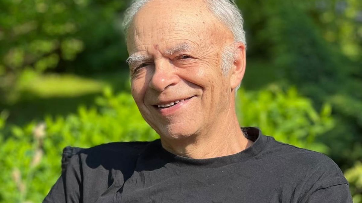 Peter Singer, filósofo (79): «La felicidad no es solo un objetivo personal, sino que también se encuentra en ayudar a reducir el sufrimiento de otros»