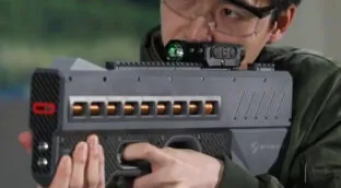 China prueba un rifle electromagnético sin pólvora que lanza 3.000 proyectiles por minuto