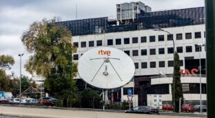 Los trabajadores de TVE se ven salpicados por la guerra interna: «Nos obligan a tomar partido»
