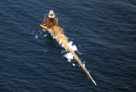 Irán ataca un buque mercante de propiedad israelí en un puerto de Bahréin