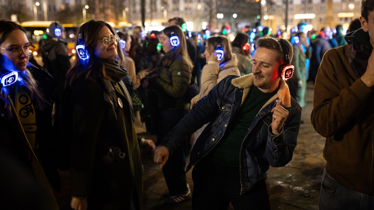 Las restricciones al ruido disparan el fenómeno de las discotecas silenciosas