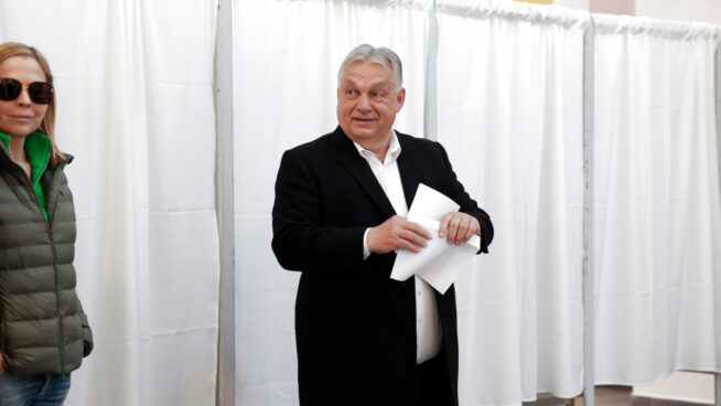 Los húngaros echan del poder a Orbán en una jornada histórica de participación