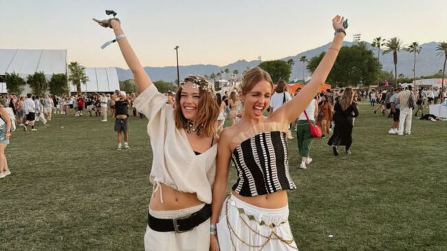 Di adiós a los 'tops cropped': Zara y Mango tienen las prendas que han arrasado en Coachella 2026 y que puedes reutilizar para llevarlas a diario