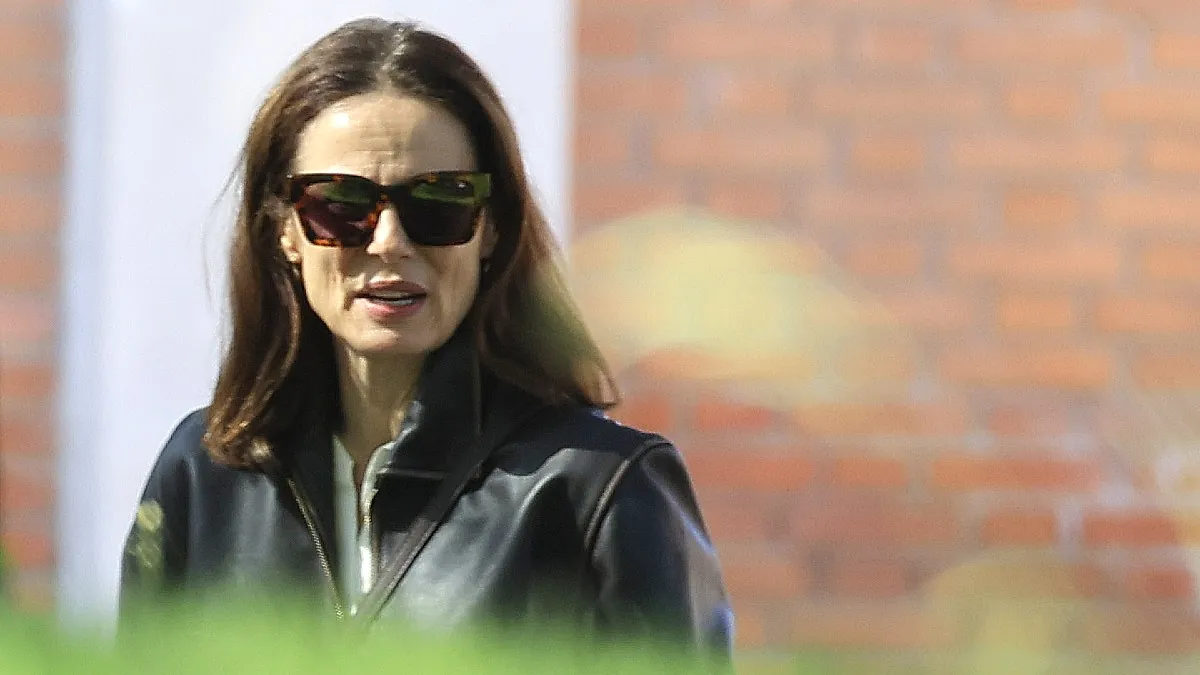 Aitana Sánchez-Gijón, devastada tras la muerte de su madre y sin Maxi Iglesias a su lado: la relación de ambos no parece ir del todo bien