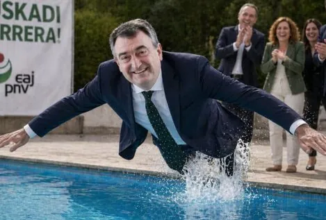 Aitor Esteban cancela una reunión en Moncloa tras un tuit del PSOE vasco mofándose de él
