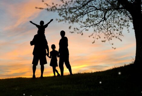 Alain de Botton (56), filósofo y escritor, da la clave de la felicidad: «Gran parte del sufrimiento nace de esperar que la vida sea distinta a lo que es»