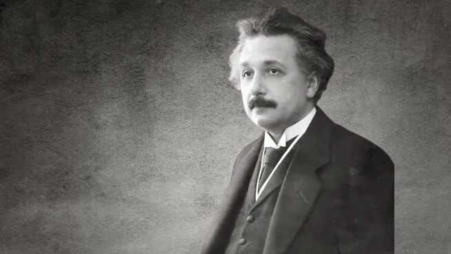 Albert Einstein, filósofo de la ciencia, ya avisó en 1955: «No intentes convertirte en un hombre de éxito, sino más bien en un hombre de valor»