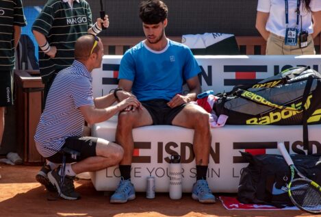 Carlos Alcaraz se retira del Conde de Godó por sus molestias en la muñeca