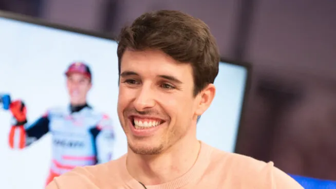Álex Márquez, más allá del campeón de MotoGP: de ser «el hermano de» al apoyo de su novia