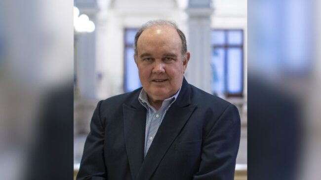 El conservador López Aliaga lidera las elecciones en Perú, con un 18,5% de los votos