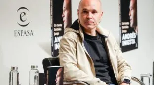 Iniesta mete un gol a RTVE y factura 1,5 millones con su productora para el canal en catalán