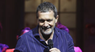 Antonio Banderas y Melanie Griffith pasean del brazo en Los Ángeles: «Es mi mejor amiga»