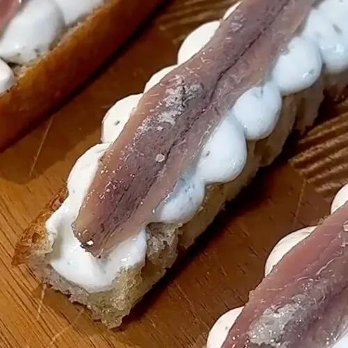 Aperitivo de anchoas con queso ricotta del cocinero Pablo Suarez