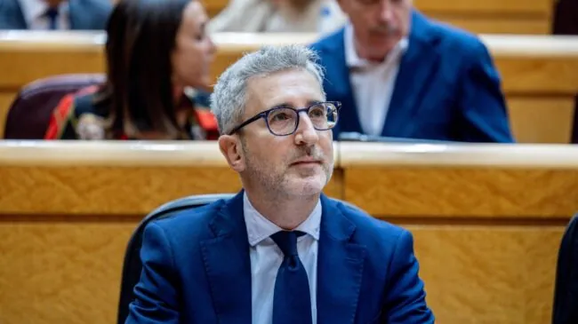 Hacienda modifica el currículum del ministro tras atribuirse como trabajo unas prácticas