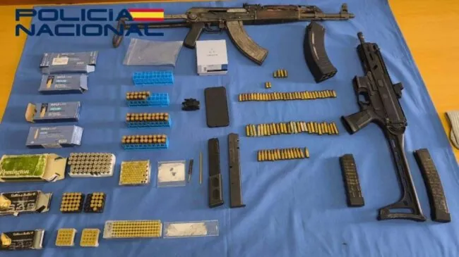 La Policía Nacional incauta dos armas largas y abundante munición tras un tiroteo en Badajoz