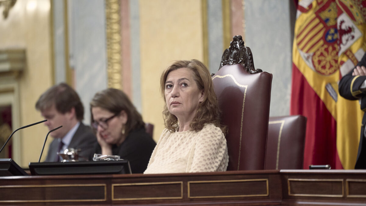El apoyo del Constitucional impulsa un frente cívico contra el bloqueo de leyes en las Cortes