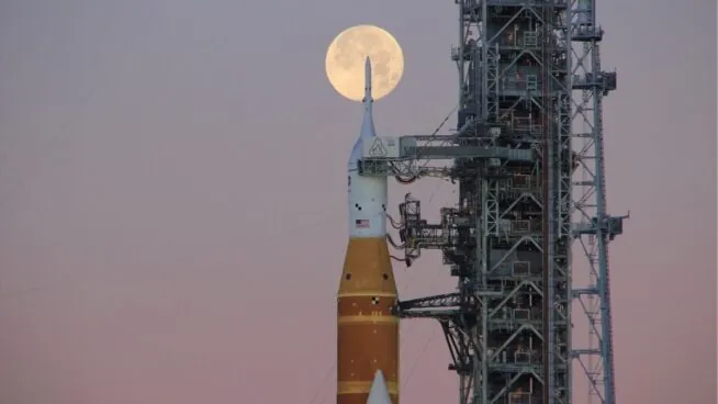 Artemis II iniciará su segunda jornada tras un problema de comunicación y con el inodoro