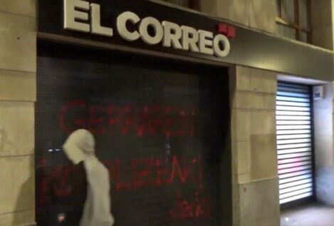 Atacan con pintura varias sedes de Vocento y la Cadena Ser en el País Vasco