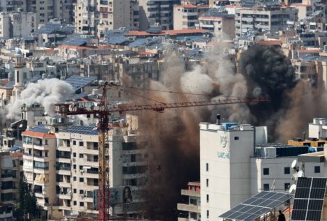 Al menos dos muertos, una periodista herida y otra atrapada tras un ataque israelí en Líbano