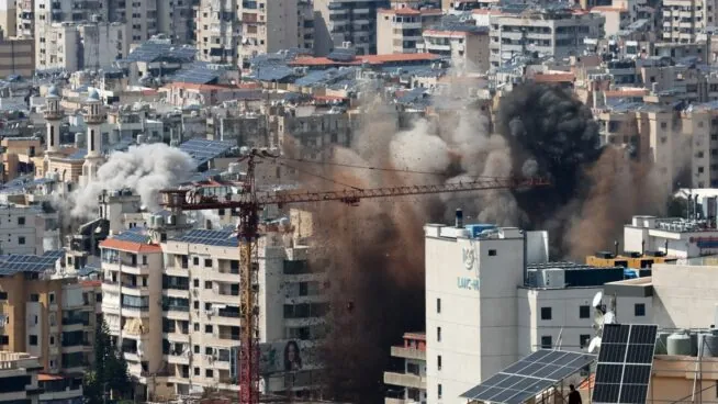 Al menos dos muertos, una periodista herida y otra atrapada tras un ataque israelí en Líbano