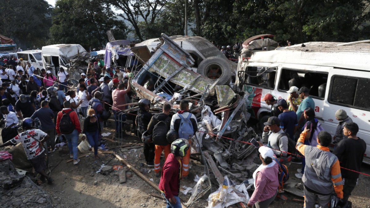 Al menos 14 muertos y cerca de 40 heridos en un atentado terrorista con bomba en Colombia