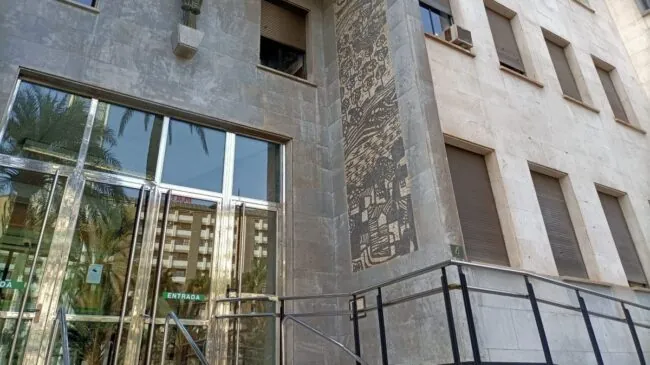 Juzgan en Almería a un hombre por amenazas e injurias a jueces, fiscales y agentes en TikTok