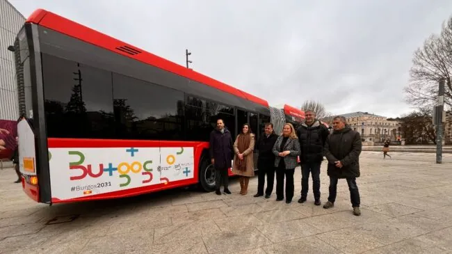 Un incendio en las cocheras municipales de Burgos afecta a 39 autobuses