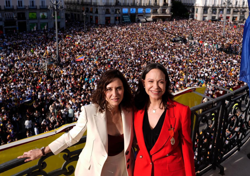 La diáspora venezolana inunda la Puerta del Sol para recibir a María Corina, en imágenes