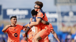 El Barça vence al Getafe y roza el título liguero