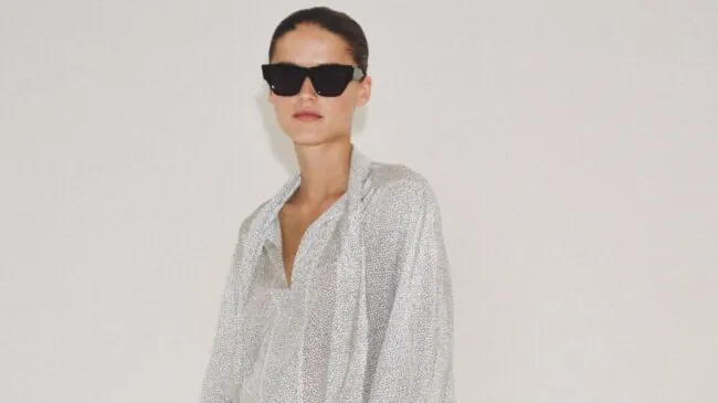 Adiós a los 'tops': las nuevas blusas tendencia en Zara, Mango y Primark en 2026 son estas 10 con estampado de lunares sin duda alguna