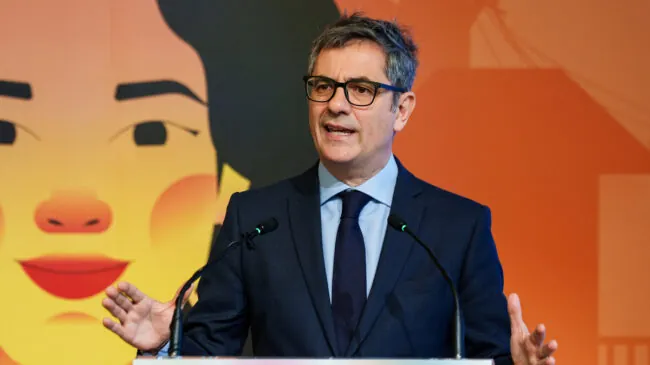 El PP pide la dimisión de Bolaños por el «acoso» al juez Peinado tras el procesamiento de Gómez