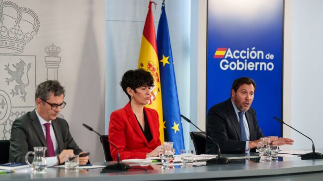 El Gobierno cierra filas contra el auto de Peinado y hablan de persecución política