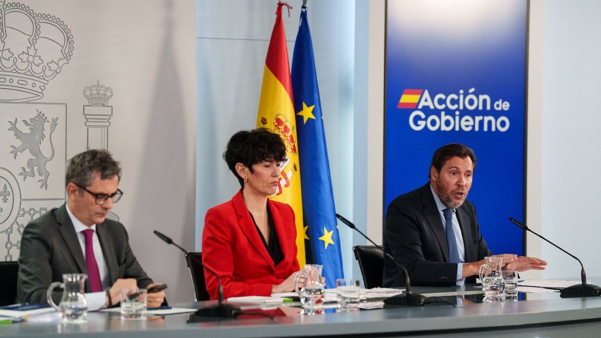 El Gobierno cierra filas contra el auto de Peinado y habla de persecución política