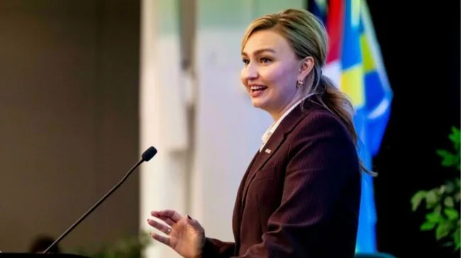 Suecia emite alerta por el riesgo de escasez de combustible para aviones en Europa